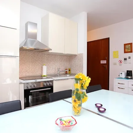 Apartment By The Sea - 16211